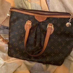 Loui Vuitton bag